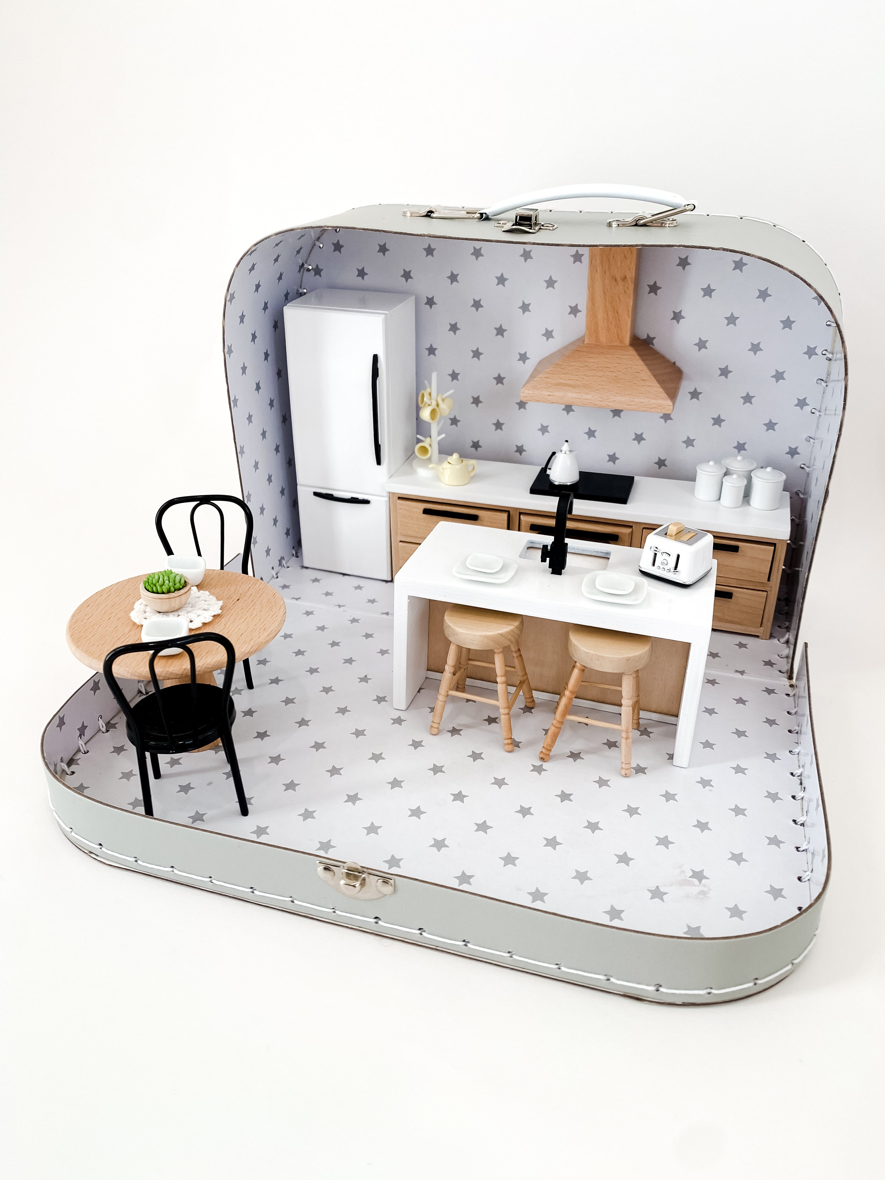 Suitcase dollhouse shop