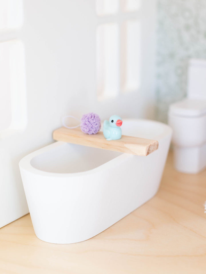 Oval Soaking Bath Tub | White